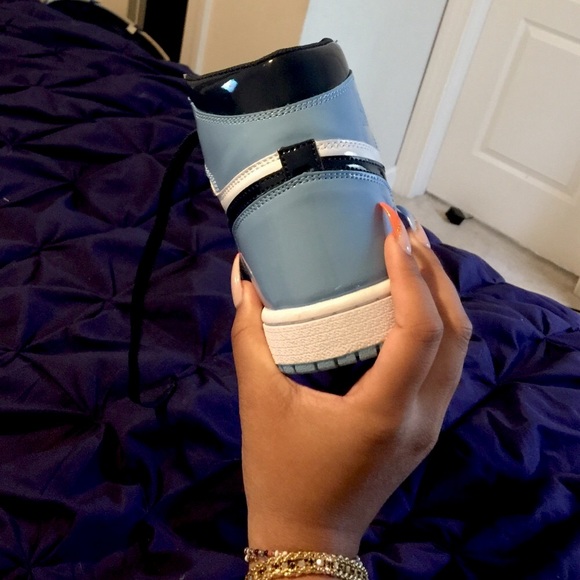 Women’s Air Jordan 1 Retro High OG “Blue Chill” - Picture 4 of 8